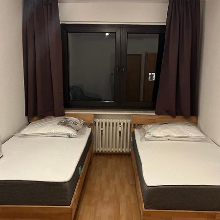 Zimmer Fuer Monteure, Handwerker Oder Reisende Essen Buitenkant foto