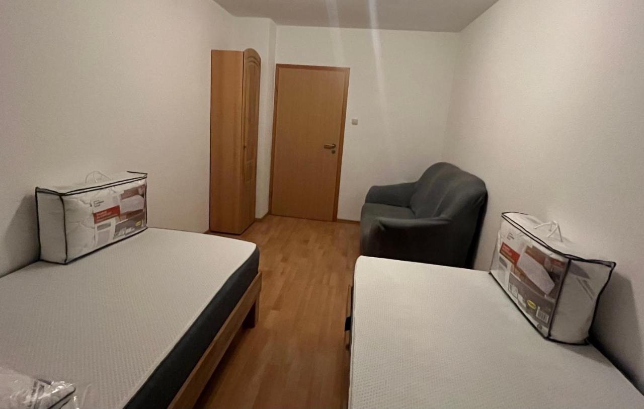 Zimmer Fuer Monteure, Handwerker Oder Reisende Essen Buitenkant foto