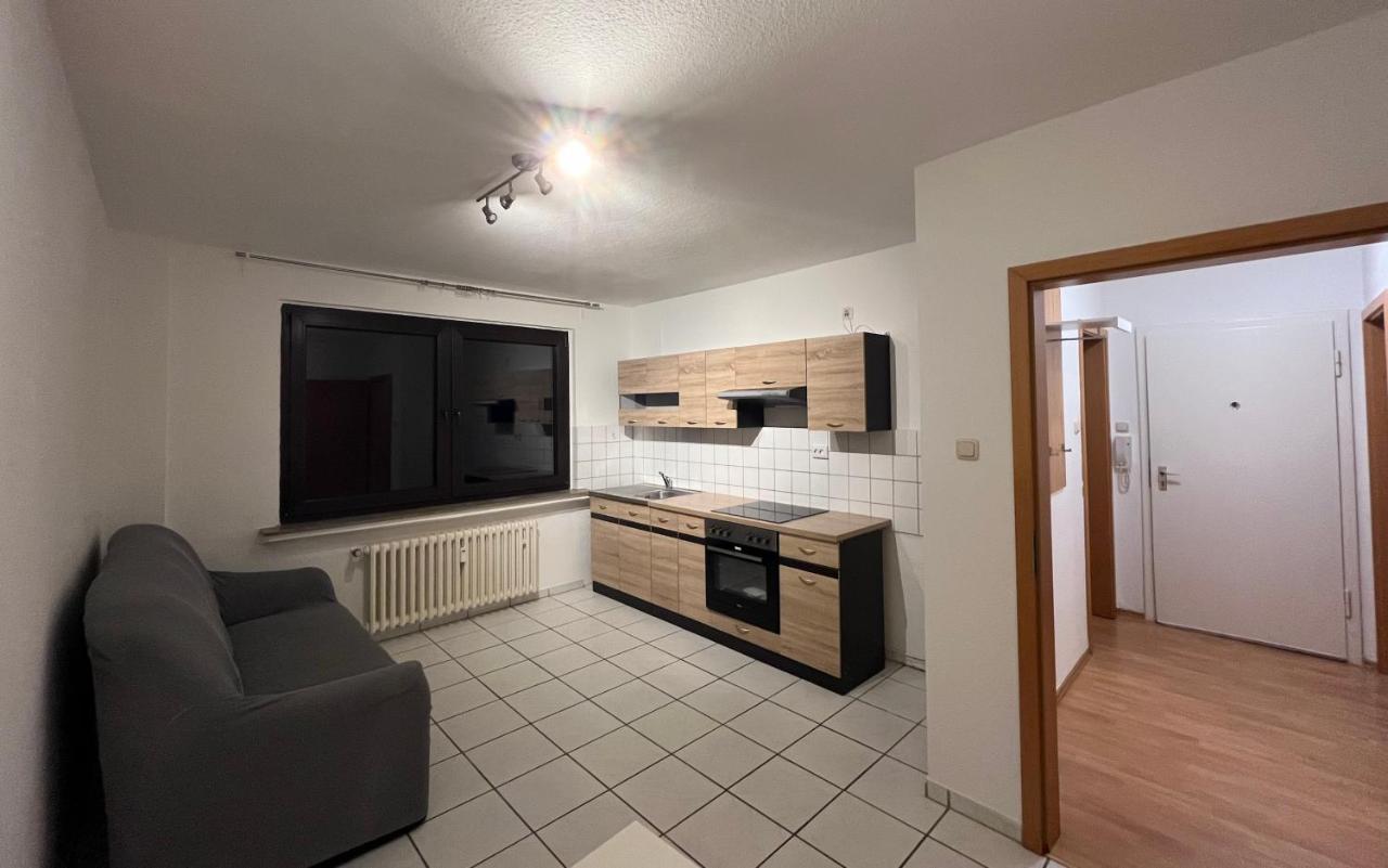 Zimmer Fuer Monteure, Handwerker Oder Reisende Essen Buitenkant foto