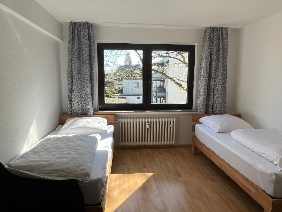 Zimmer Fuer Monteure, Handwerker Oder Reisende Essen Buitenkant foto