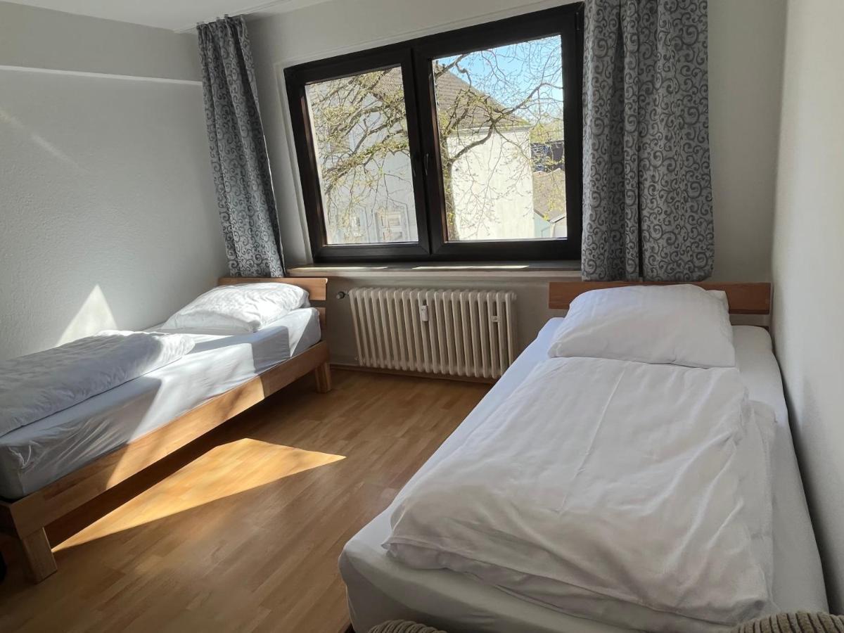 Zimmer Fuer Monteure, Handwerker Oder Reisende Essen Buitenkant foto