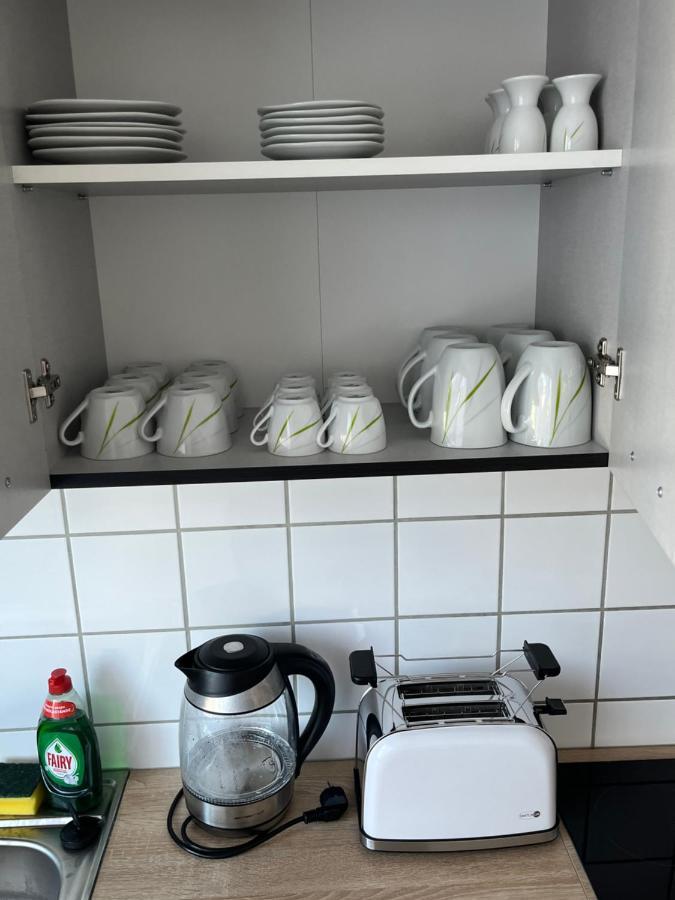 Zimmer Fuer Monteure, Handwerker Oder Reisende Essen Buitenkant foto
